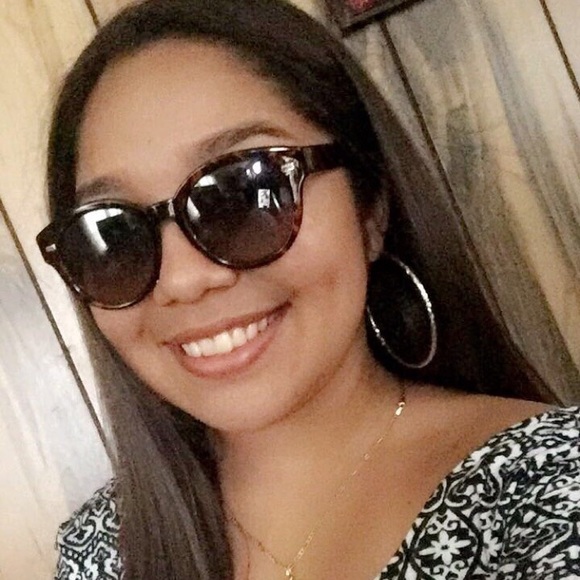 Meet your Posher, Brissa - Picture 1 of 1